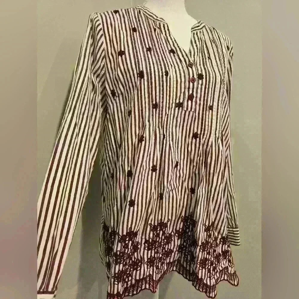 American Sweetheart Eyelet Blouse - Picture 3 of 11